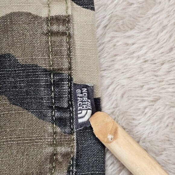 The North Face Camo Button-Down Shirt Sz L Tactical Combat Outdoor Hiking Trail - Picture 8 of 10